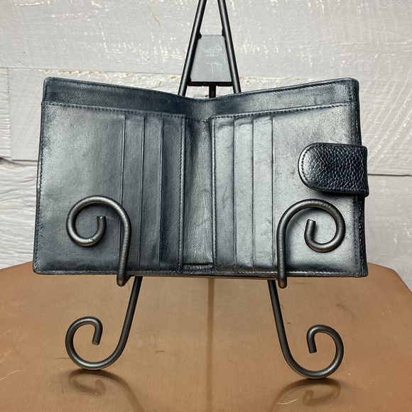 Authentic vintage Chanel compact caviar bifold wallet - Picture 5 of 14